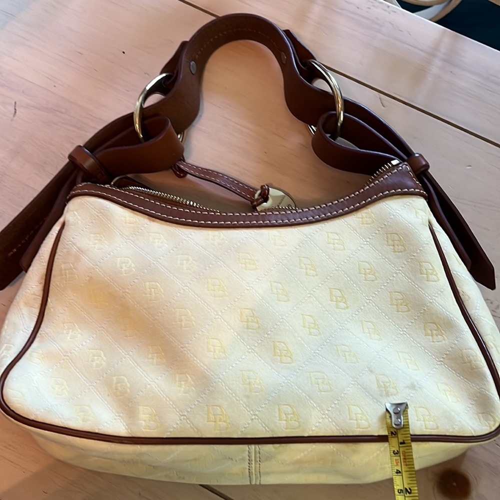 Dooney and Bourke light yellow shoulder bag - Picture 2 of 4